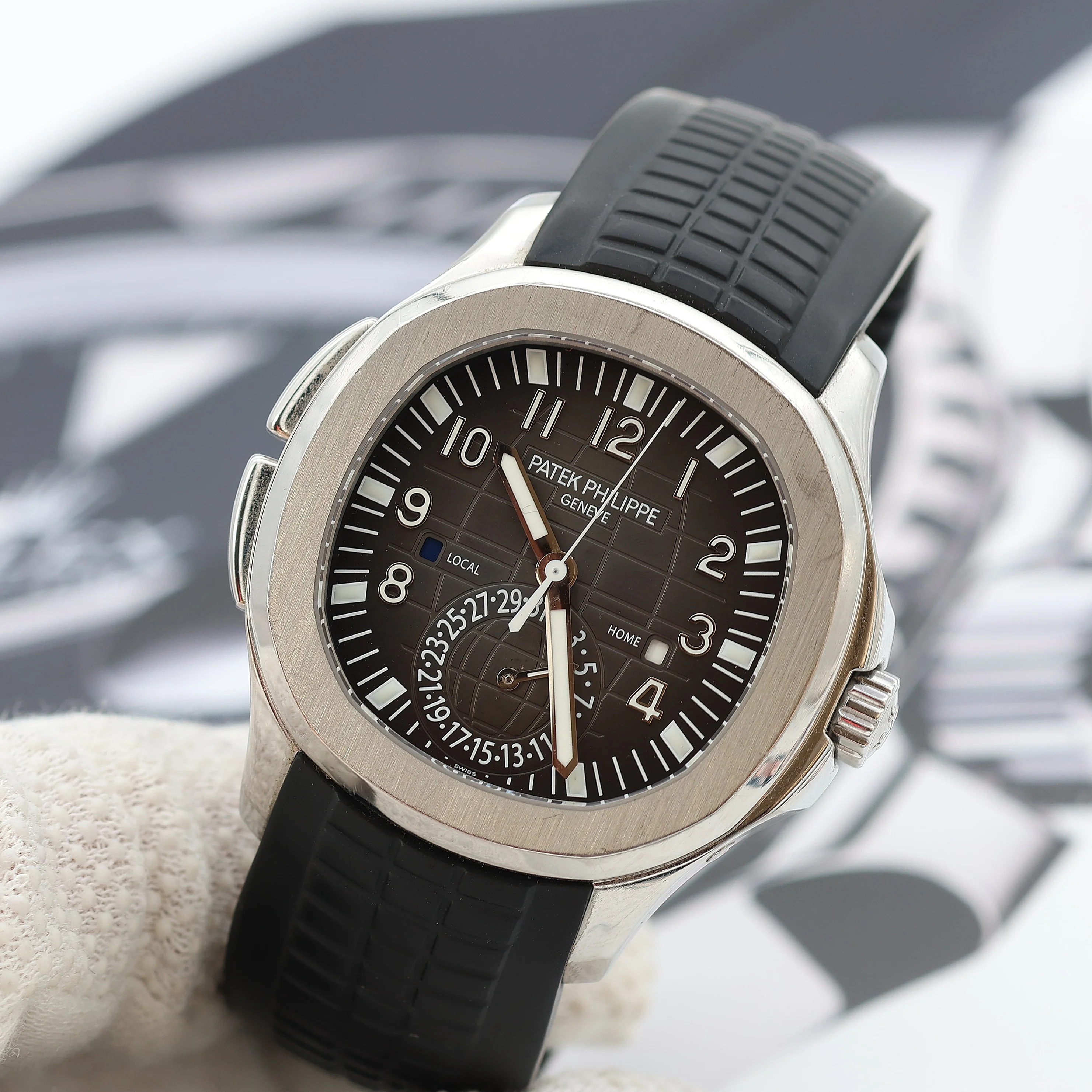 Patek Philippe Aquanaut Travel Time ref. 5164A - Full Set - Image 4