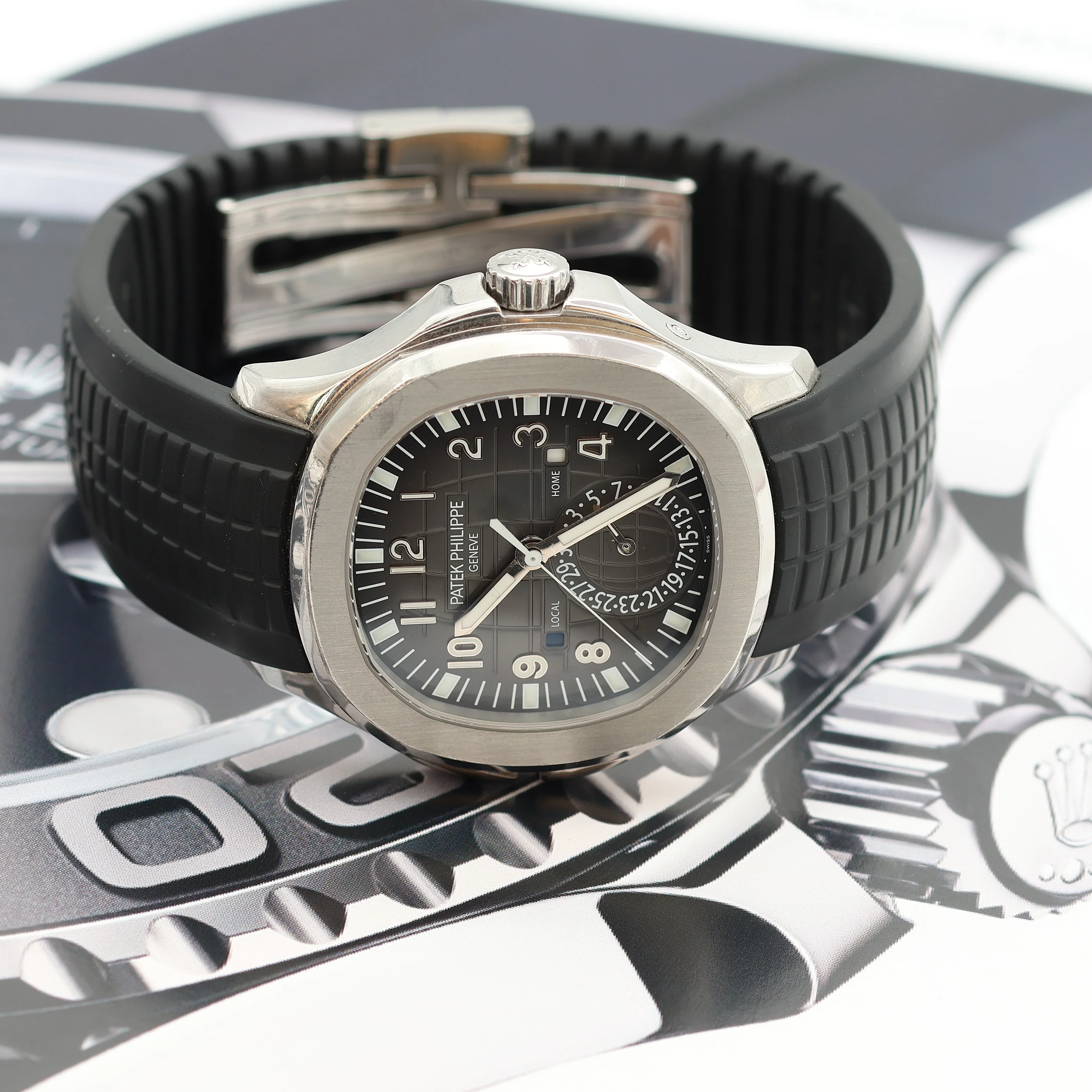 Patek Philippe Aquanaut Travel Time ref. 5164A - Full Set - Image 5