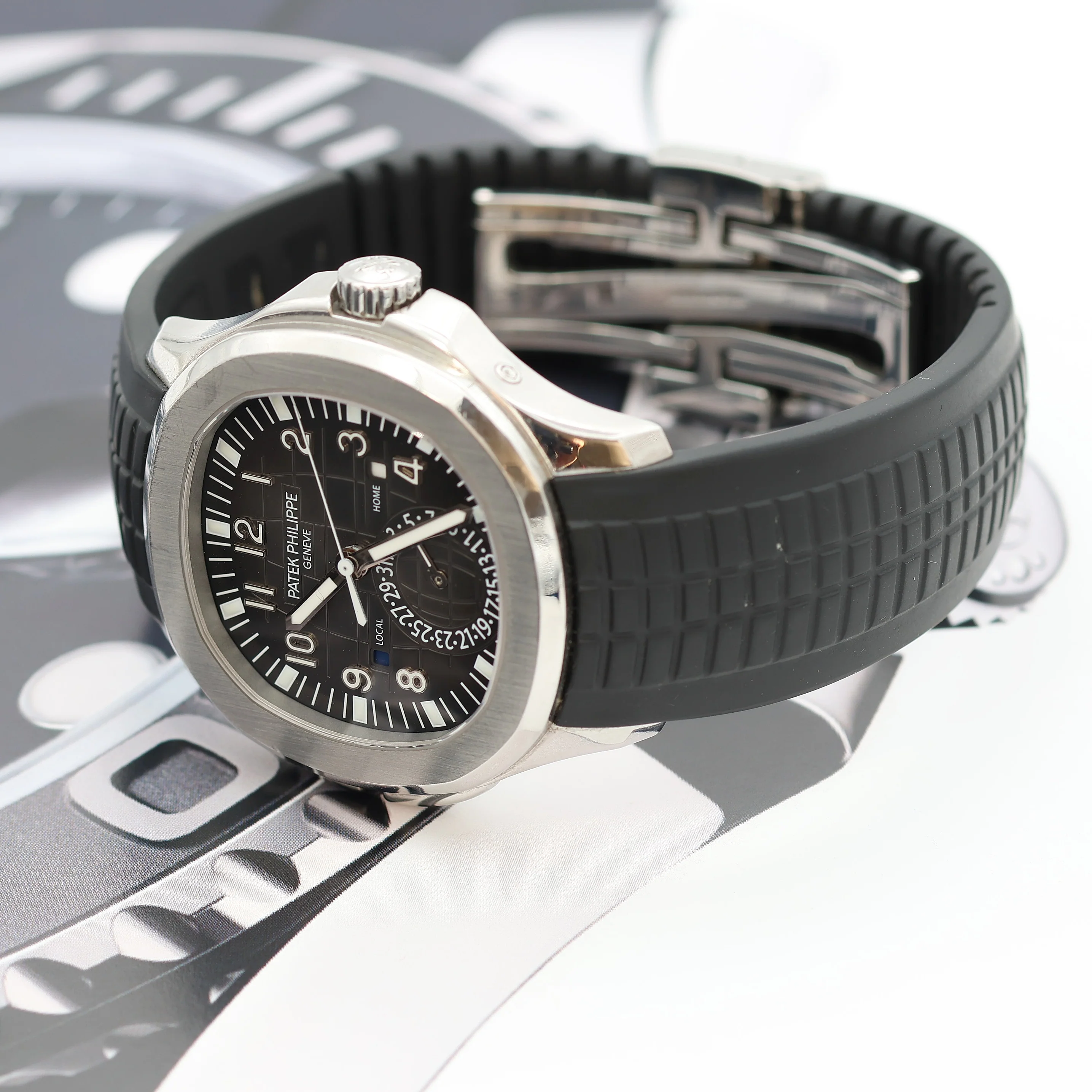 Patek Philippe Aquanaut Travel Time ref. 5164A - Full Set - Image 6