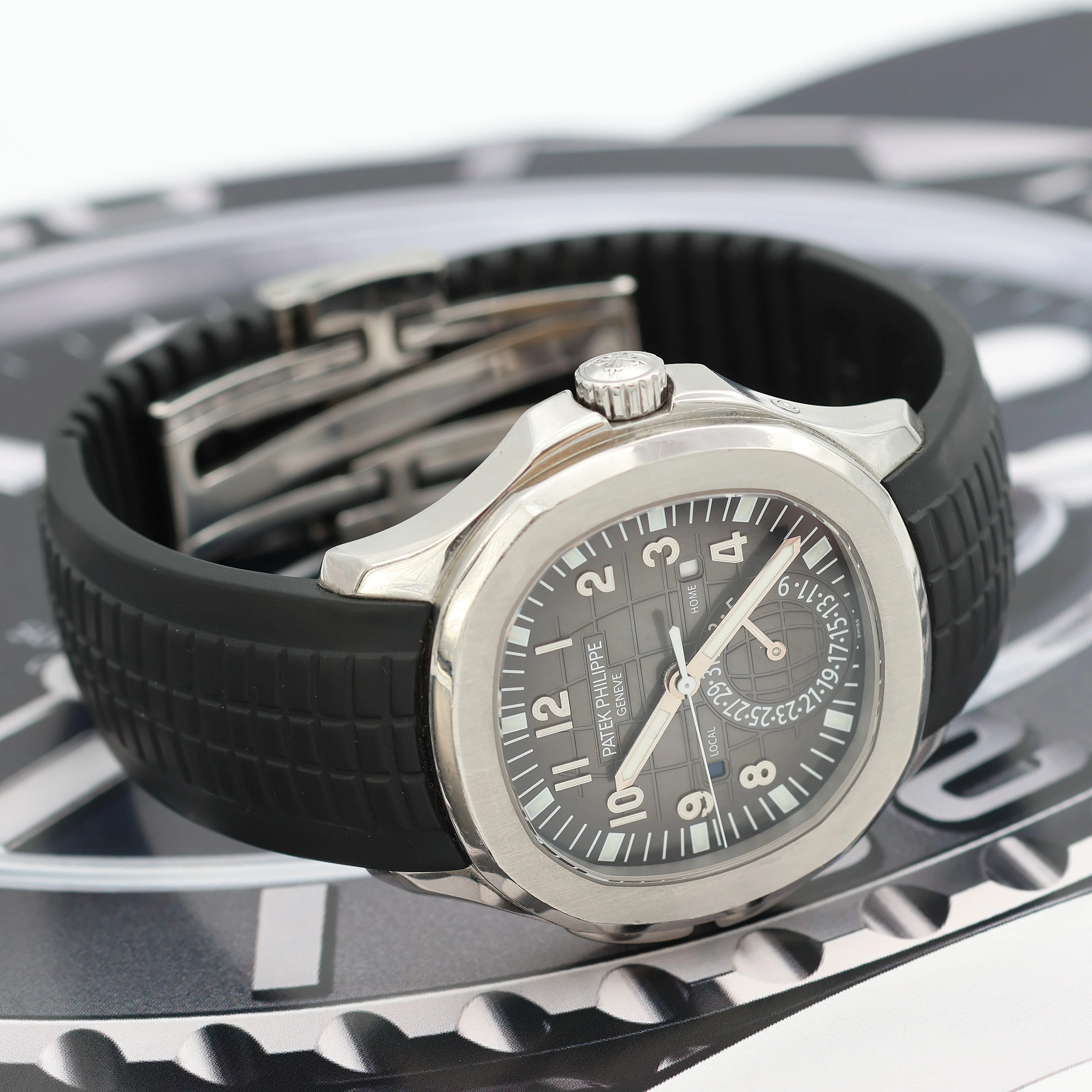 Patek Philippe Aquanaut Travel Time ref. 5164A - Full Set - Image 7