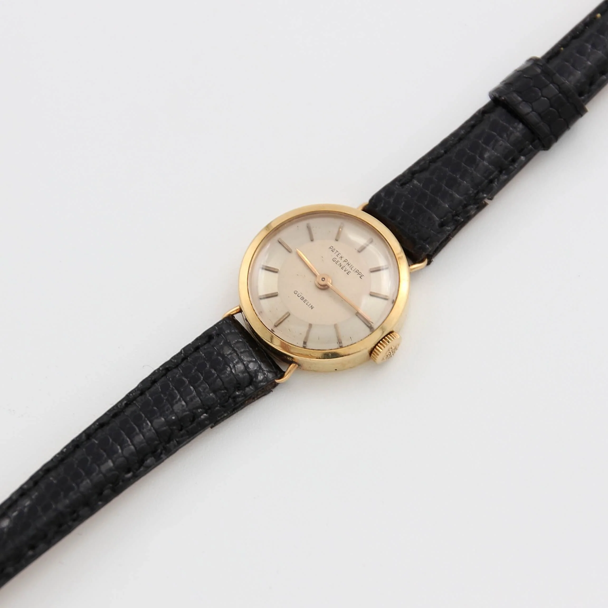 Patek Philippe	Calatrava Lady ref. 3245 18K Gold Case Rare Dial Signed Gübelin - Image 2