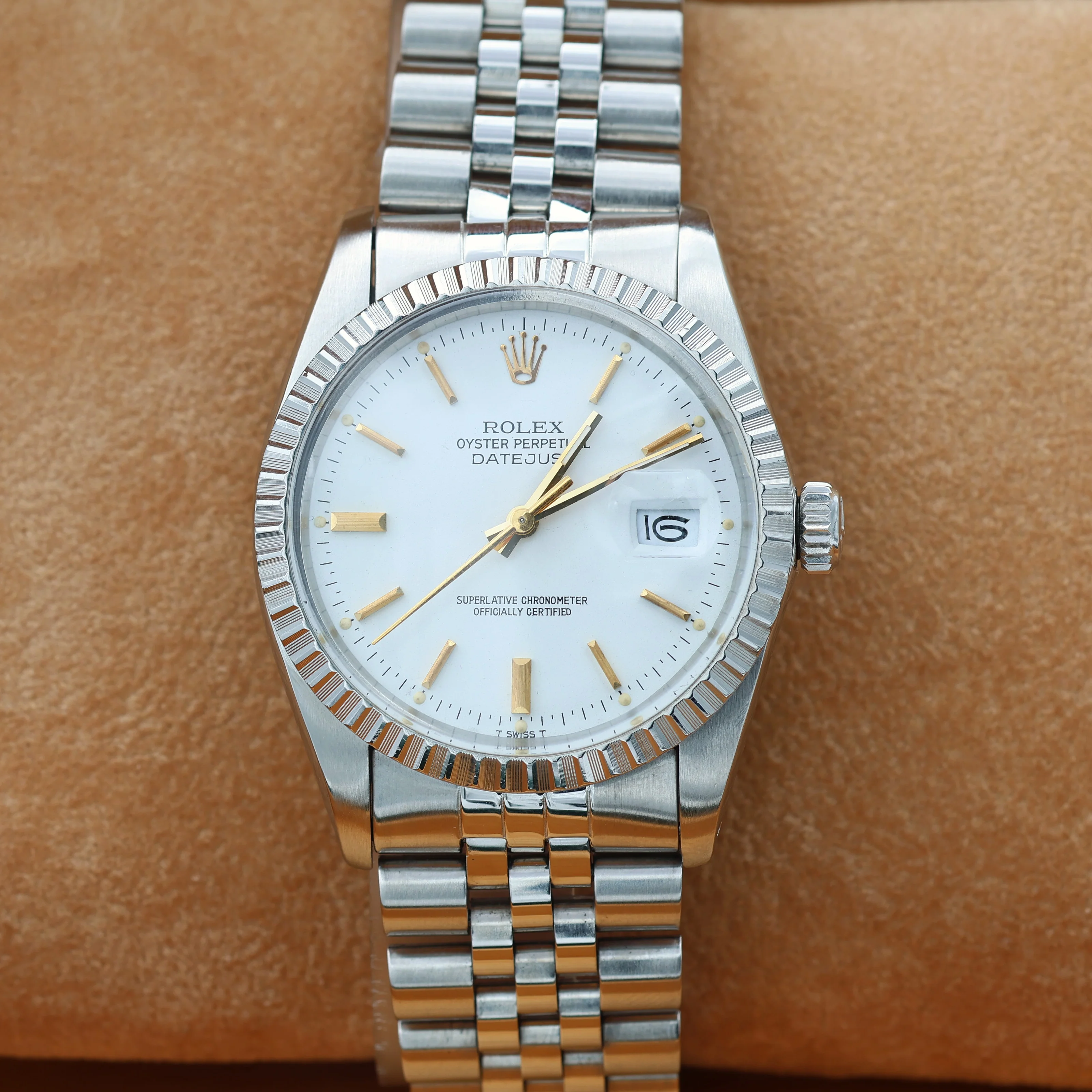 Rolex Datejust ref. 16030 White Dial with Golden indexes- Jubilee