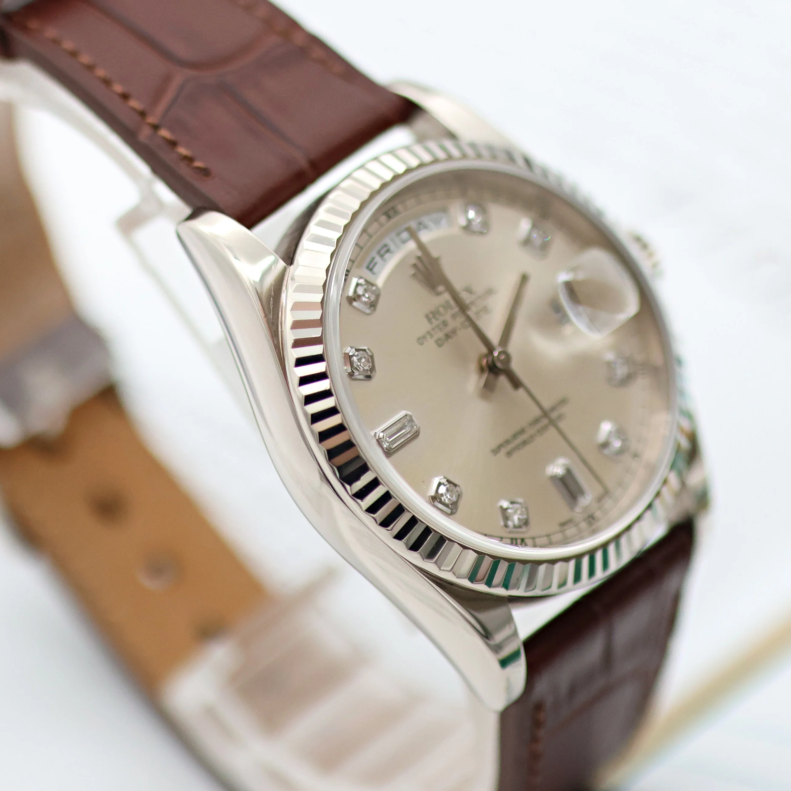 ON SALE: Rolex Day-Date ref. 118239 Silver Diamond Dial Leather Strap -Full set - Image 12