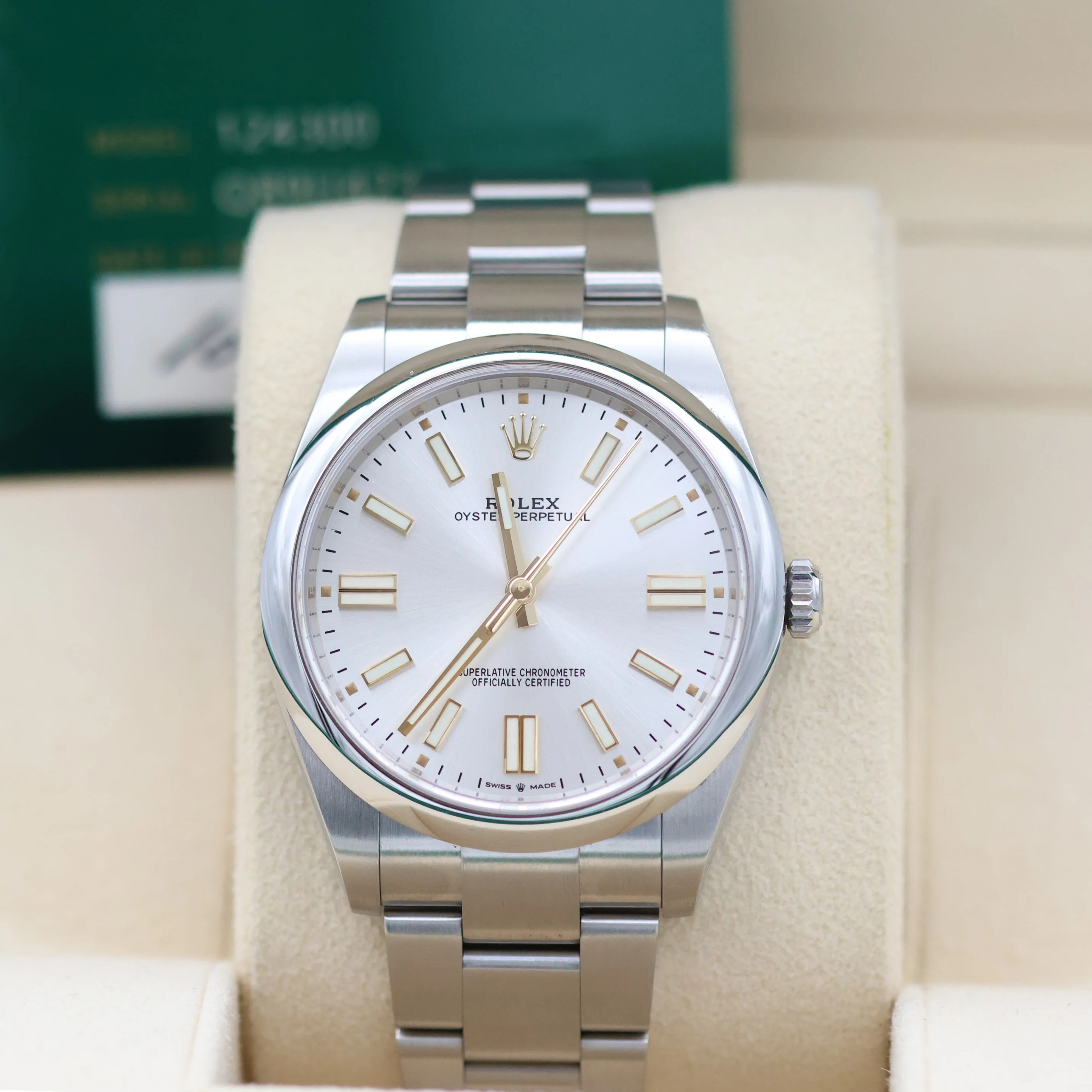 Rolex Oyster Perpetual 124300 - Silver Dial - Full set