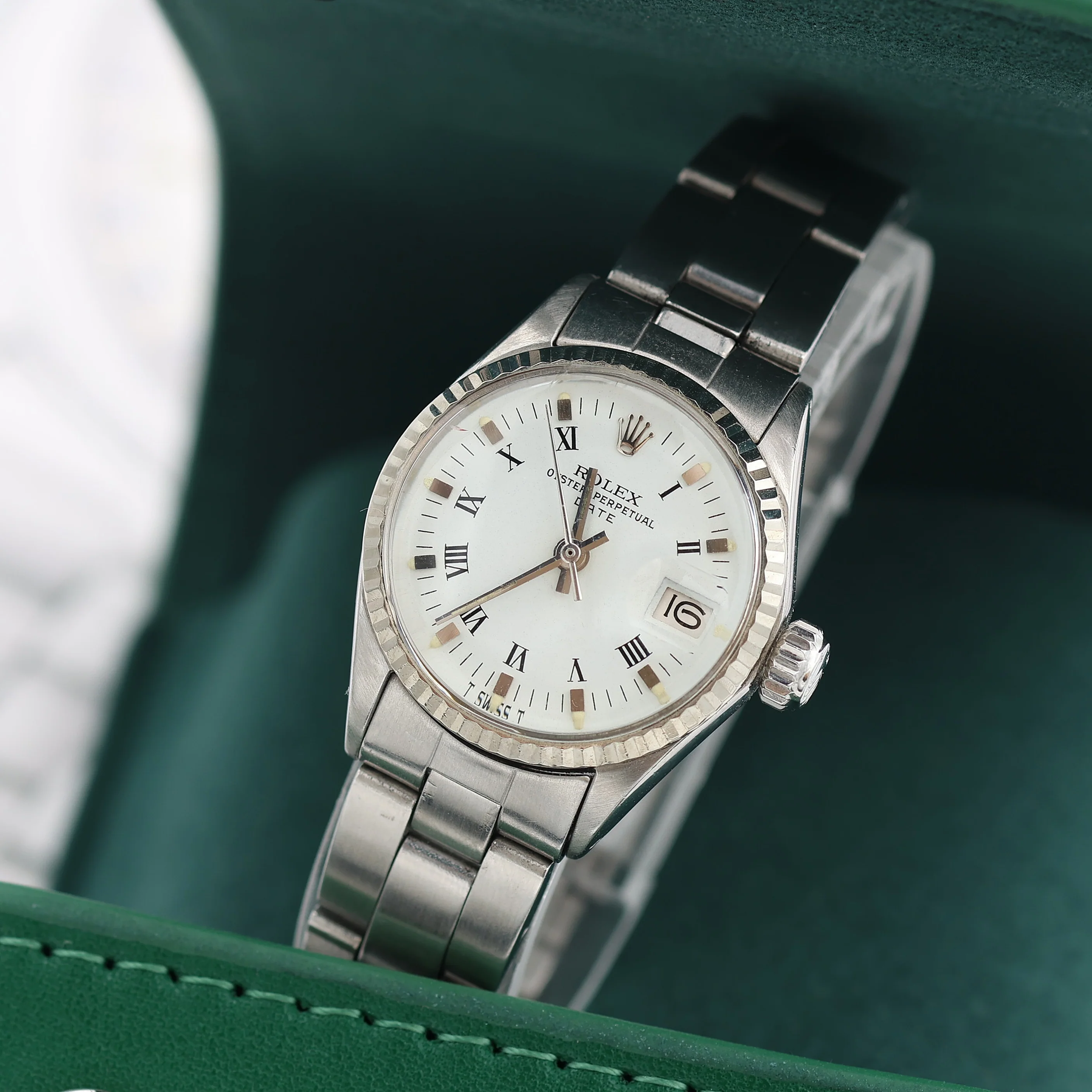 Rolex Oyster Perpetual Lady Date ref. 6517 White Roman Dial - Oyster Bracelet